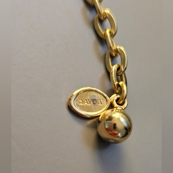 Vintage Avon Necklace - Picture 4 of 6